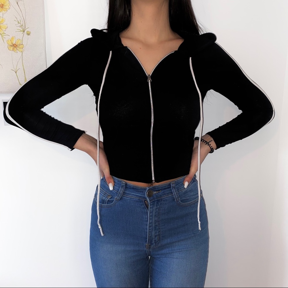 Black zipper vest lounge
